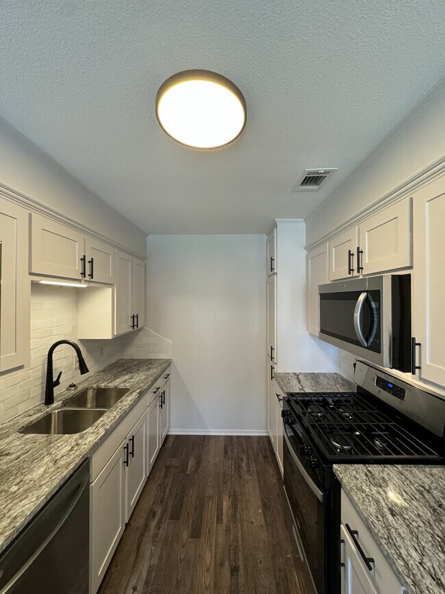 Building Photo - 714 McClenny Dr
