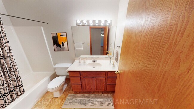 Building Photo - 3 BEDROOM, 2 BATH WALK IN TOWNHOME, ATTACH...