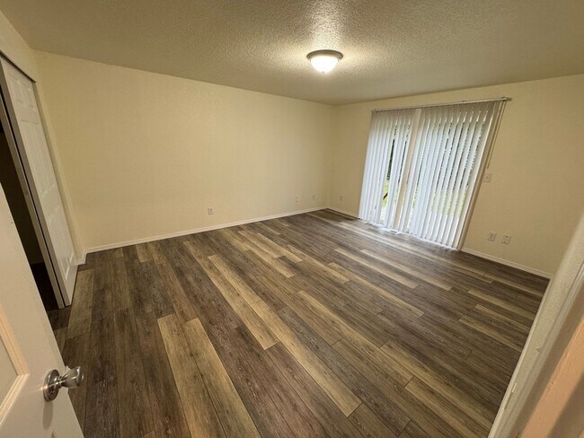 Building Photo - 306 S 20th St