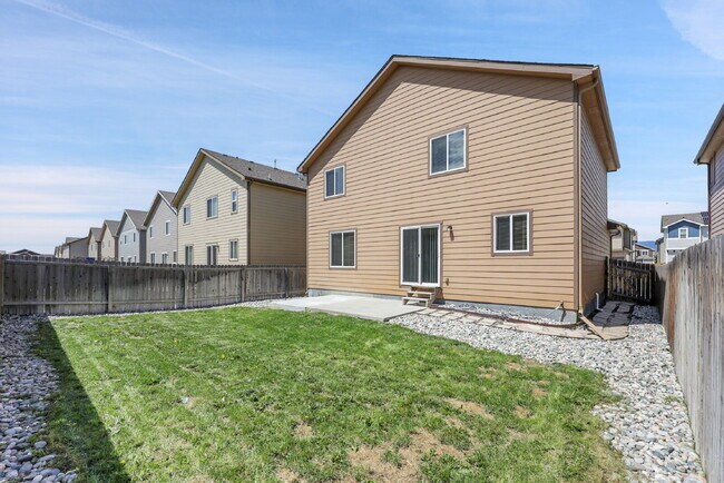 Building Photo - $2,495.00 3-bedroom, 2.5-bathroom in Color...