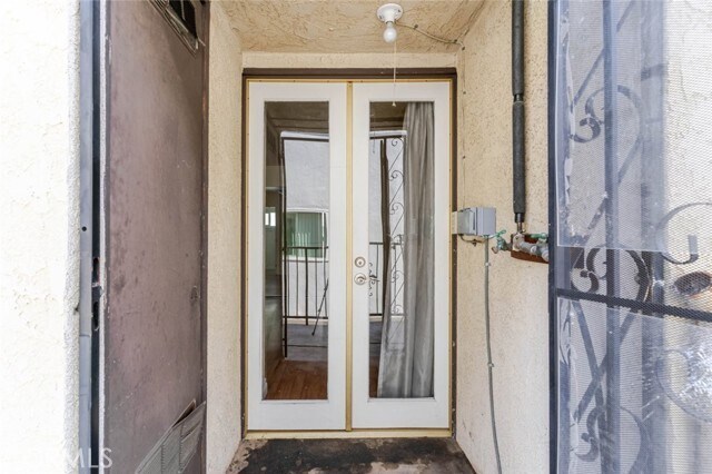 Building Photo - 909 E Garfield Ave