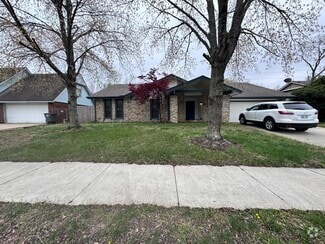 Building Photo - Updated 3 Bedroom with Office/Bonus Room