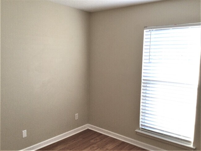 Building Photo - 509 Dresler Rd