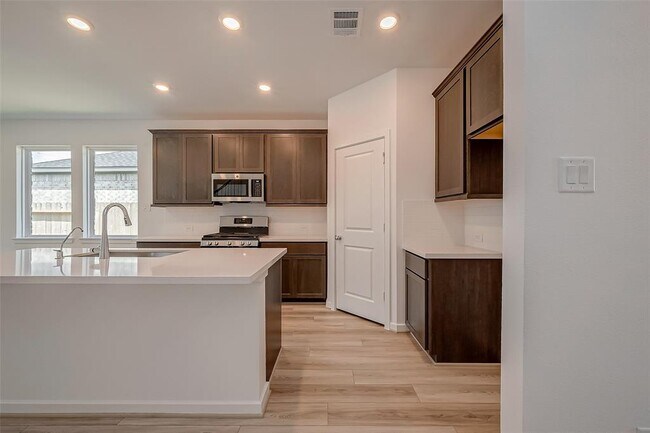 Building Photo - 21807 White Stone Creek Dr