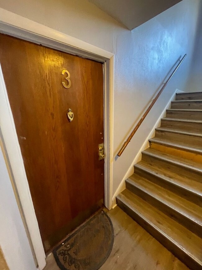 Building Photo - 2448 W Killbourn St