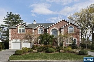 Building Photo - 417 N Woodland St