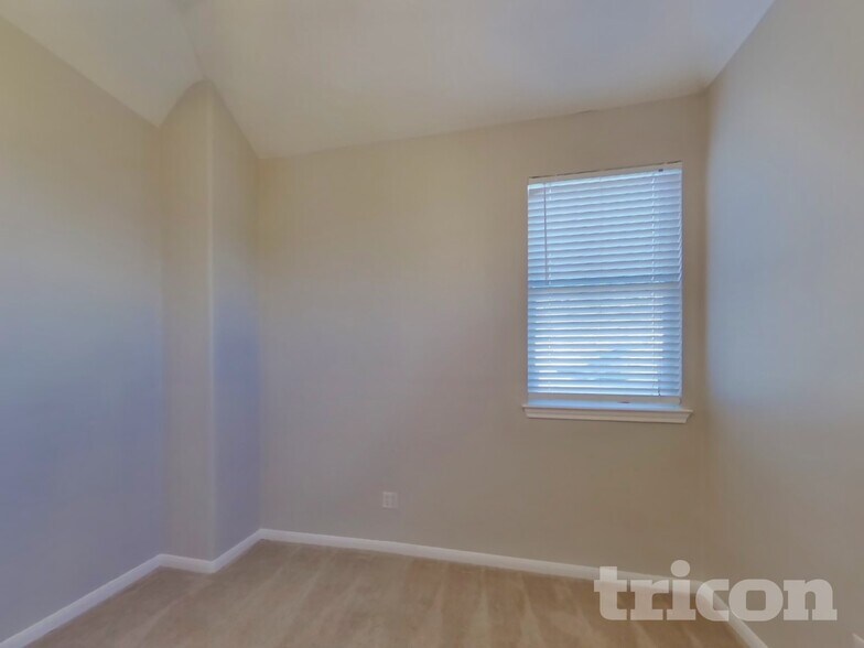 Building Photo - 2907 Crescent Star Rd