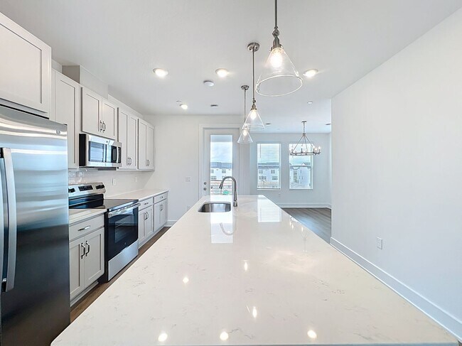 Building Photo - 15465 Hamlin Pk Dr