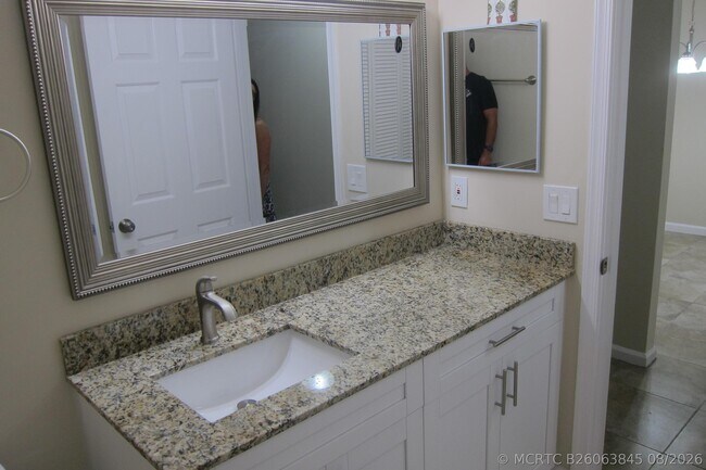 Building Photo - 1517 Woodbridge Lakes Cir