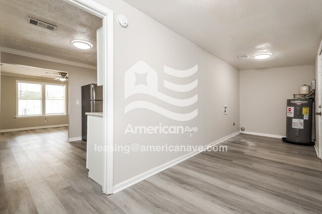 Building Photo - 7728 Aurora Dr