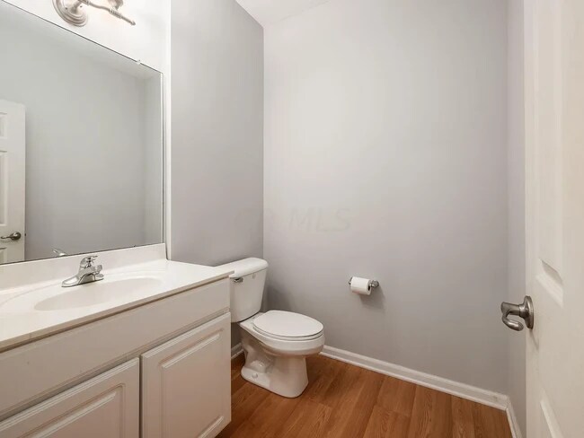 1/2 Bath Main Floor - 104 Cumberland Chase Blvd