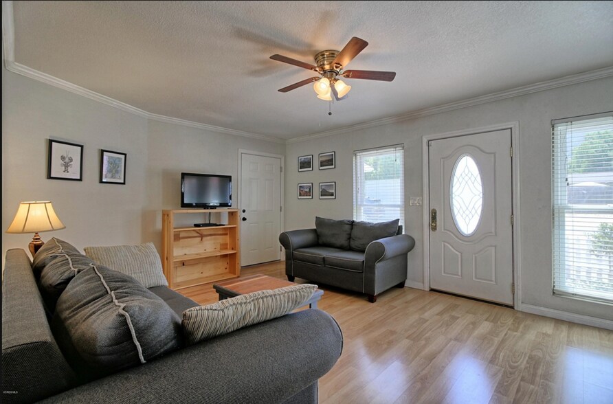 Building Photo - 157 Newbury Ln