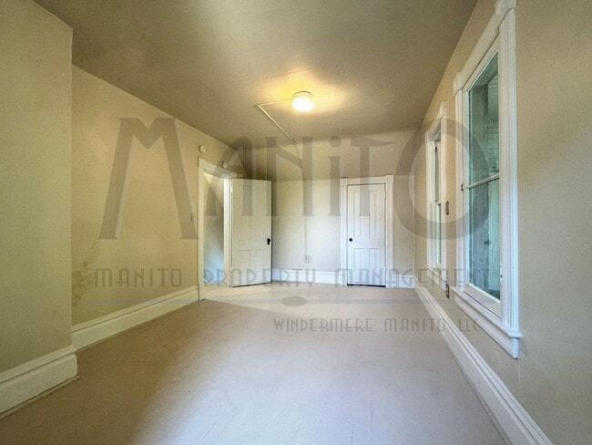 Building Photo - *COMING SOON* Vintage Craftsman In Prime L...