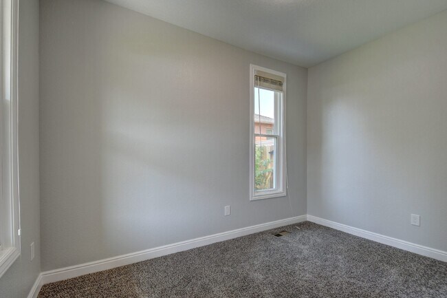 Building Photo - New Sunnyside House, Full Remodel, 2Bed/2Bath
