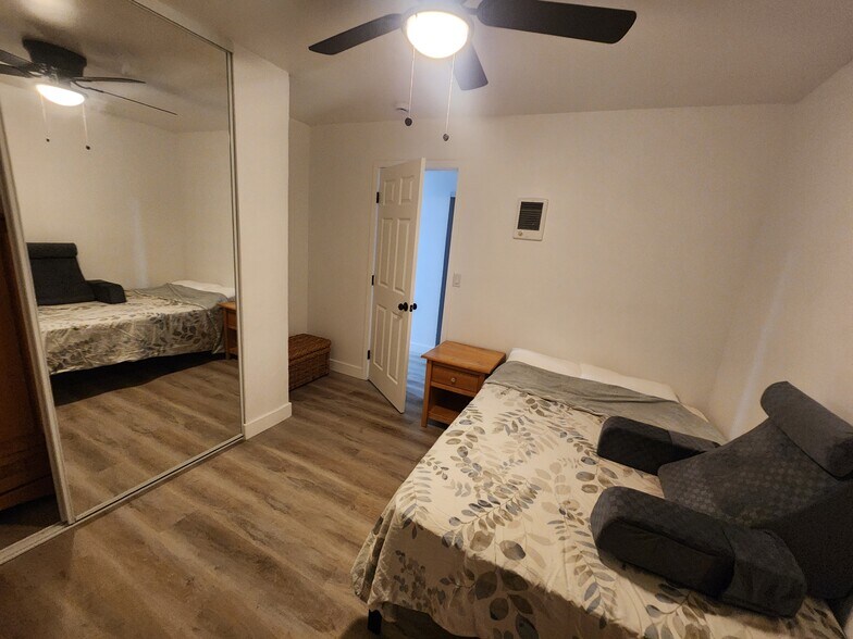 Building Photo - 1320 Vinca Way