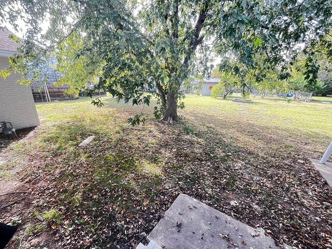 Building Photo - 1204 NW Fort Sill Blvd