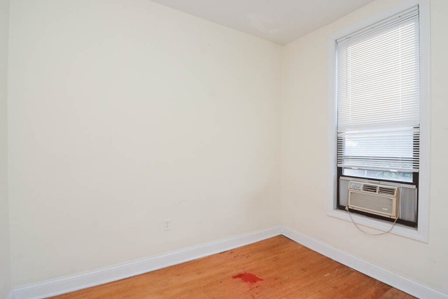 Building Photo - 2347 W 24th Pl