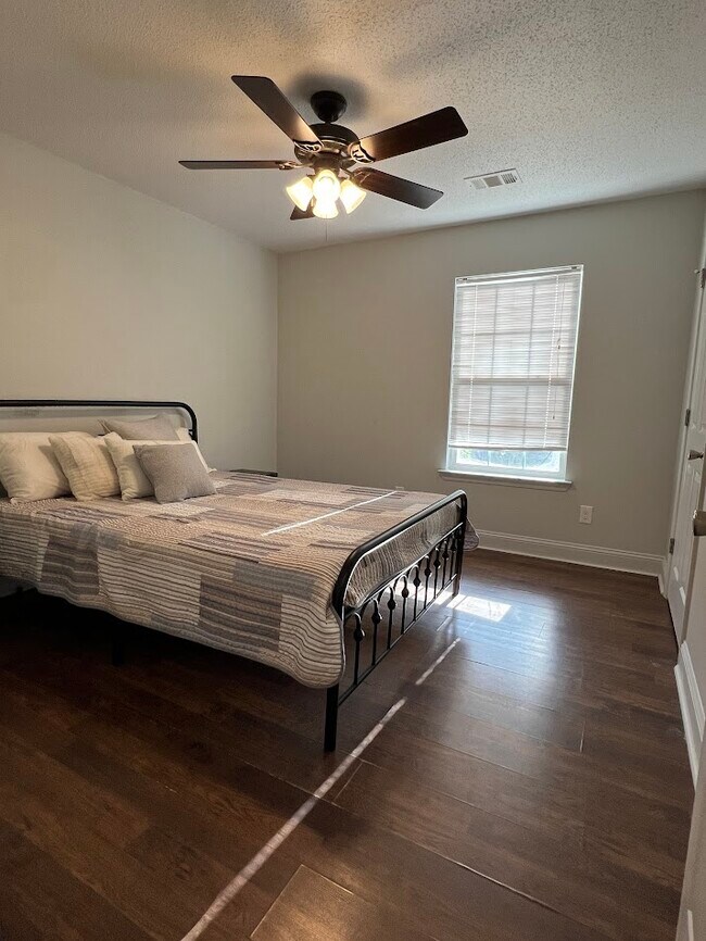 Building Photo - 82 Saddlebrush Rd