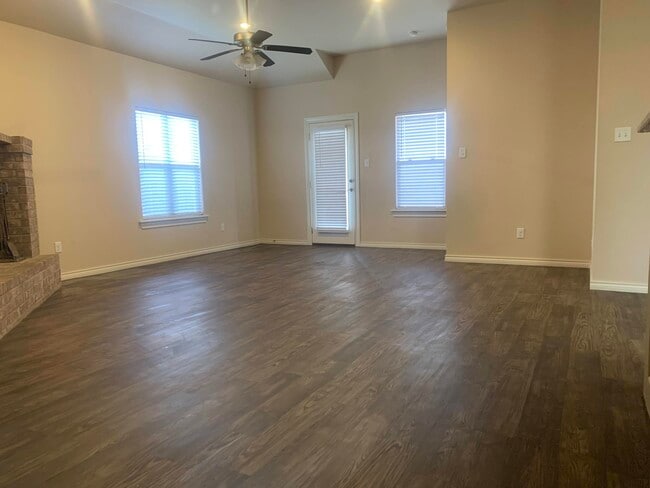 Building Photo - 10103 Waco Ave