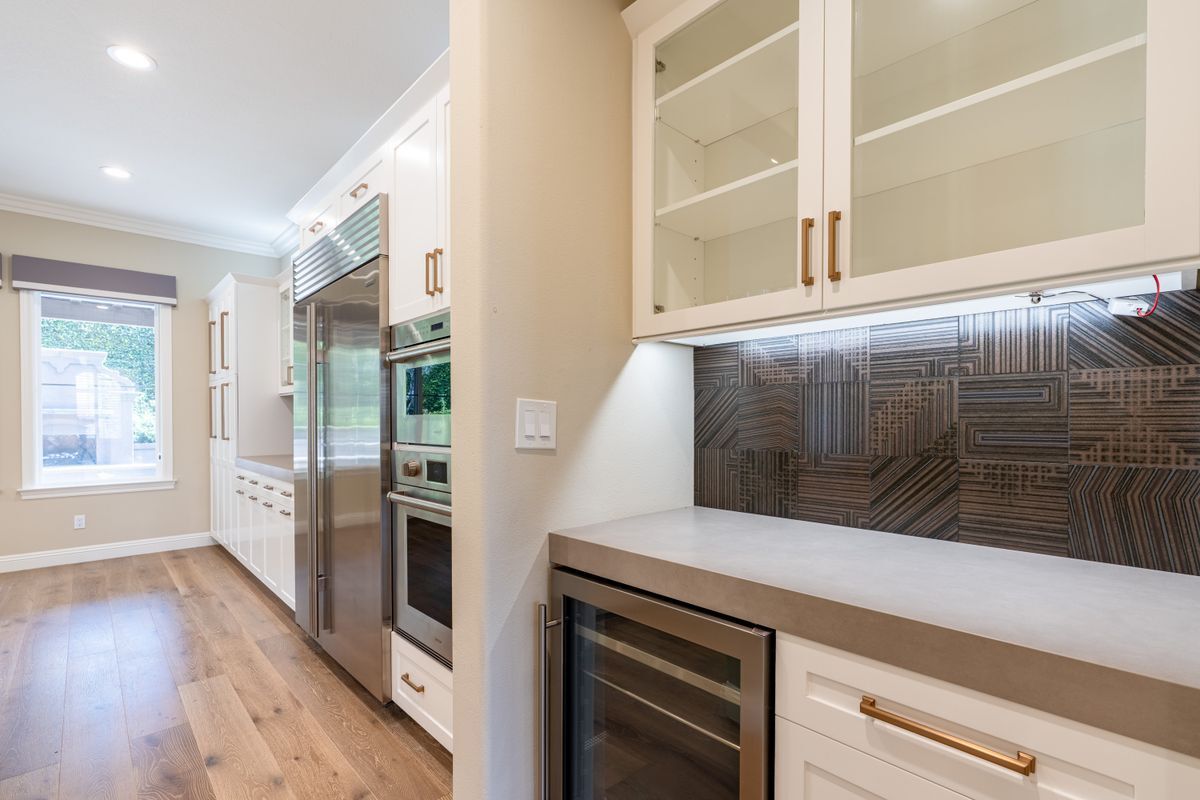 Building Photo - 6 Heather