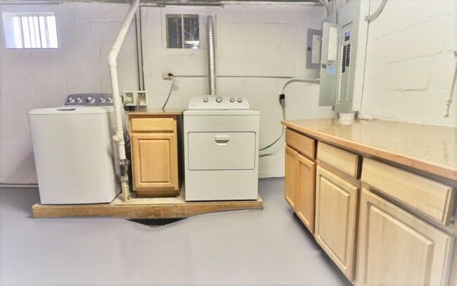 Building Photo - 5022I