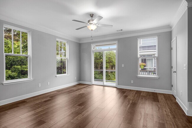 Building Photo - 300 Kara Ln