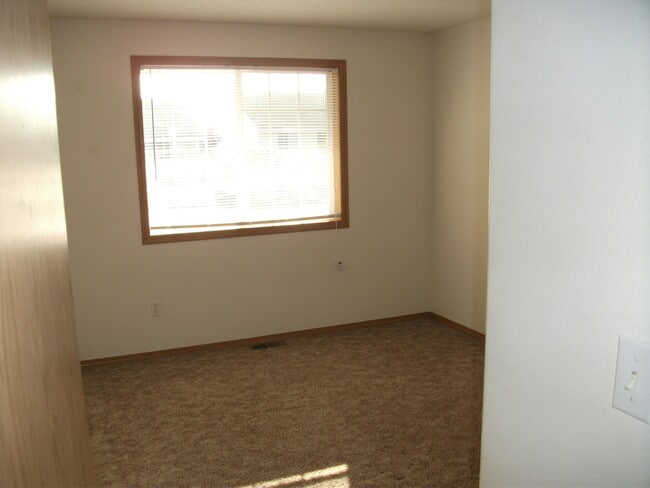 Building Photo - Maurina1