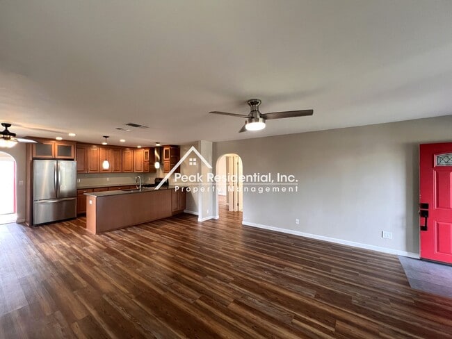 Building Photo - Updated Sacramento 2bd/1ba House Near UCD!