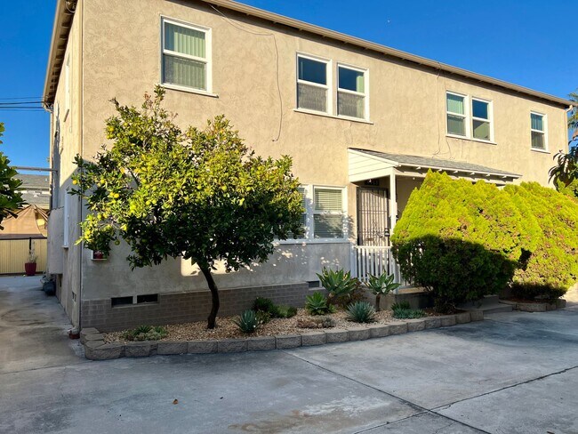 Building Photo - North Park Downstairs One Bedroom Apartmen...