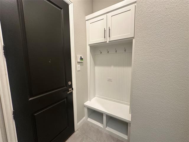 Building Photo - 7105 Royal View Dr