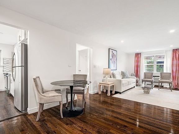 Building Photo - 8 Commonwealth Ct