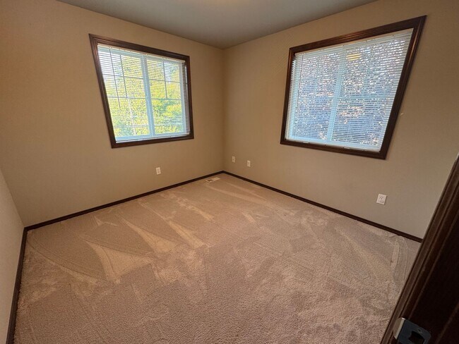 Building Photo - 3 Bed, 2.5 Bath PLUS Bonus Room
