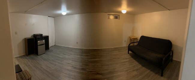 Building Photo - 2168 Meadowlawn Dr