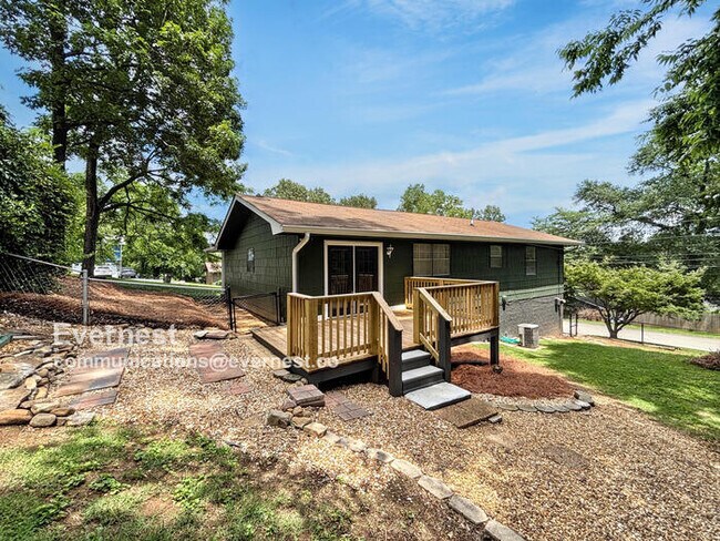 Building Photo - 922 Wesley Dr