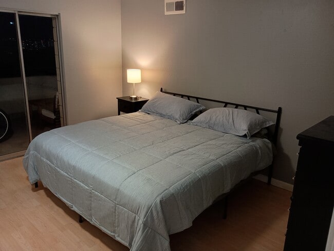 Building Photo - 700 N Washington St