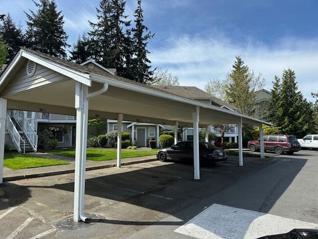 Building Photo - Beautifully Updated 2 Bedroom Condo