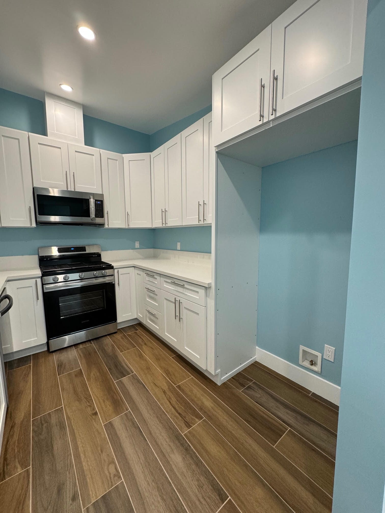 Building Photo - 6439 1/2 Graves Ave