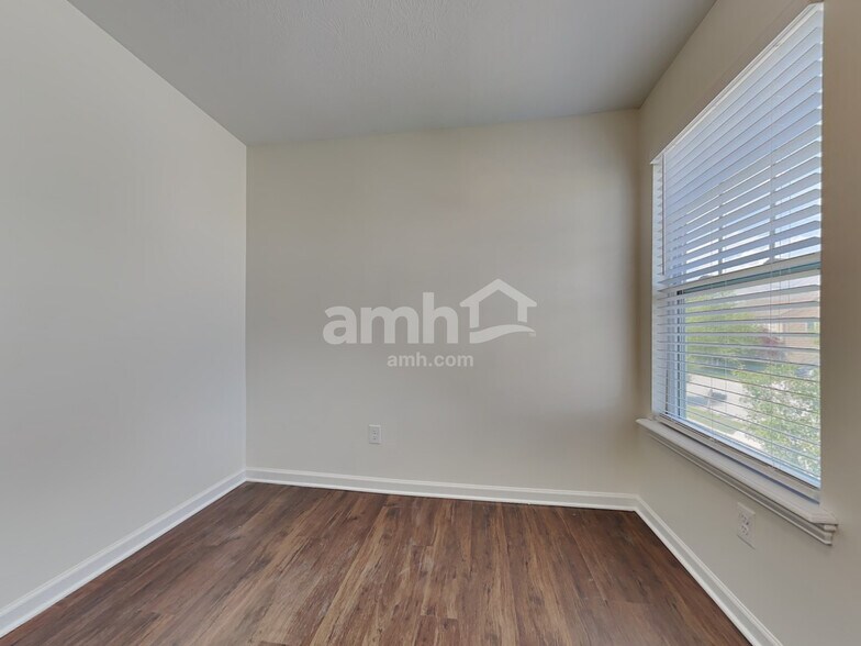 Building Photo - 15469 Destination Dr