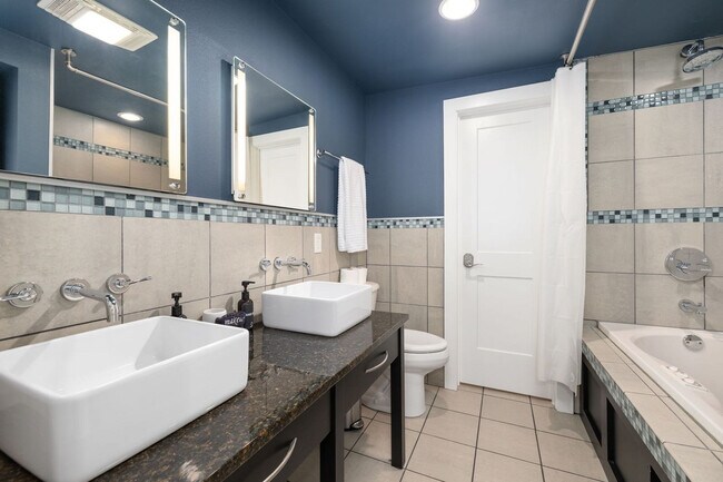 Building Photo - 329 N West Ave