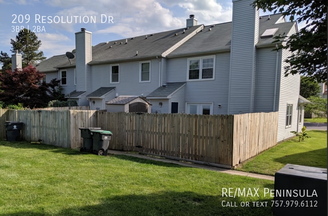 Building Photo - 209 Resolution Dr