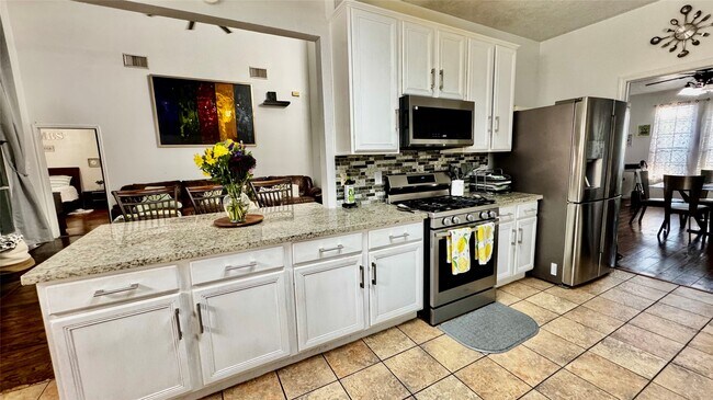 Building Photo - 14506 Wadlington Dr