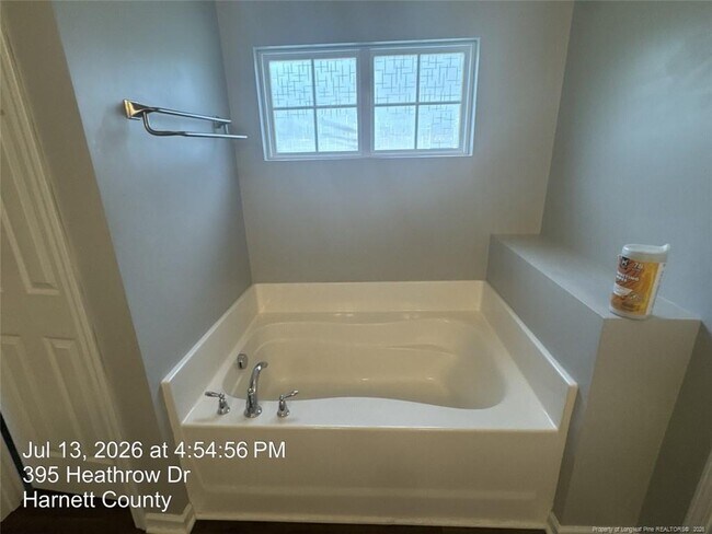Building Photo - 395 Heathrow Dr