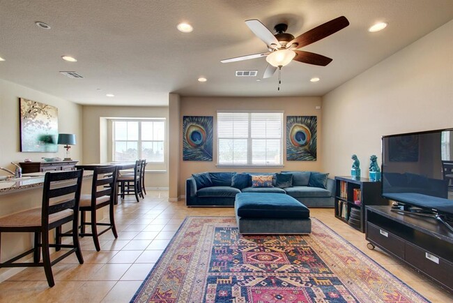 Building Photo - 2880 Donnell Dr