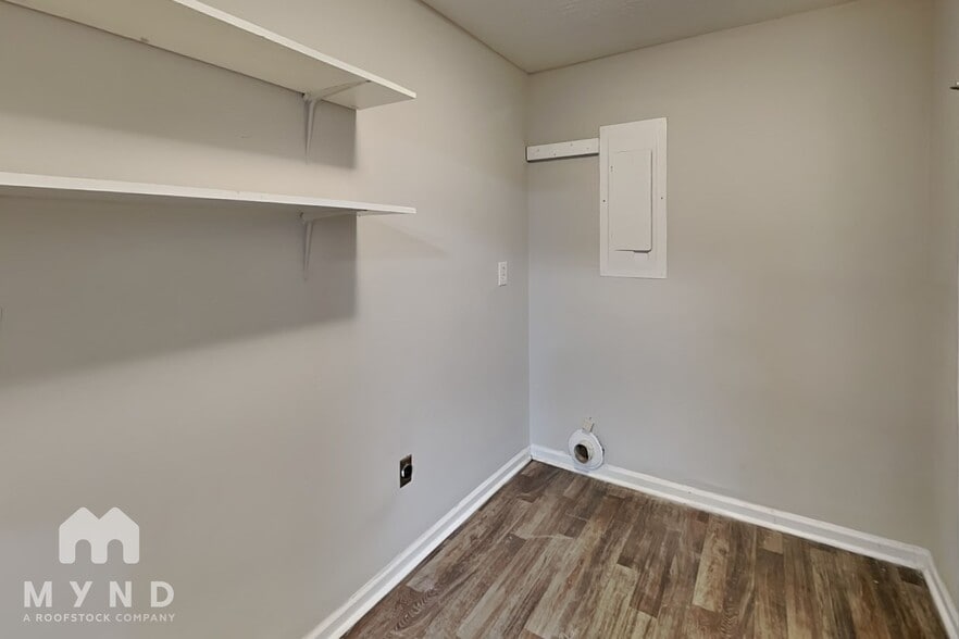 Building Photo - 225 Baker St