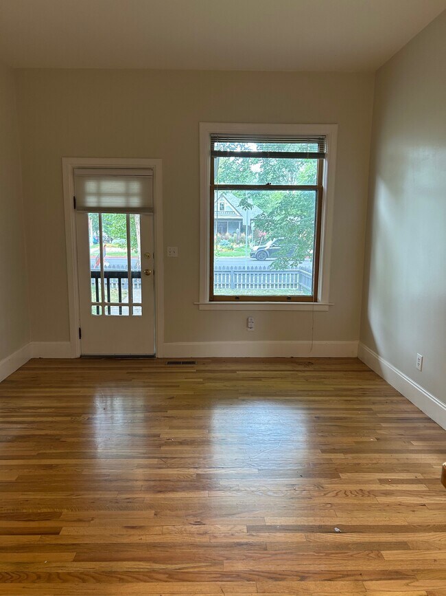 sunny living room - 603 Mathews St
