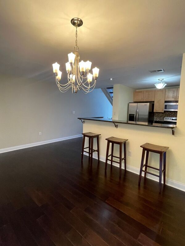 Building Photo - 2359 Boston St