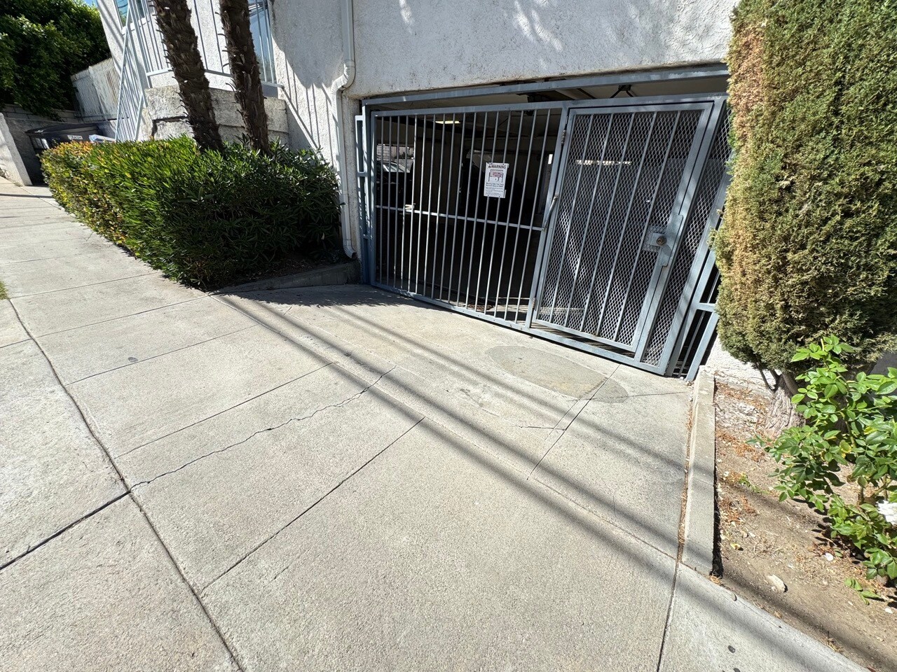 Building Photo - 4268 Beverly Glen Blvd