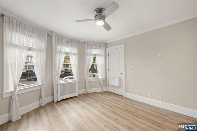 Building Photo - 197 Maple Ave