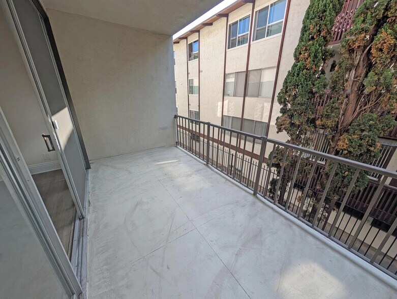 Building Photo - 6100 Buckingham Pkwy