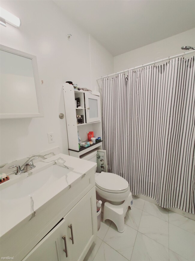 Building Photo - Studio, 1 bath Condo - 898 Hope St Fl 2